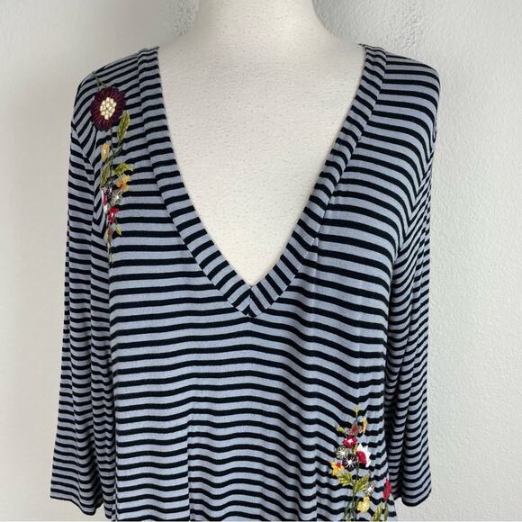 Soft Surroundings Black & Gray Stripe Knit Embroidered Tunic Medium - Picture 2 of 8